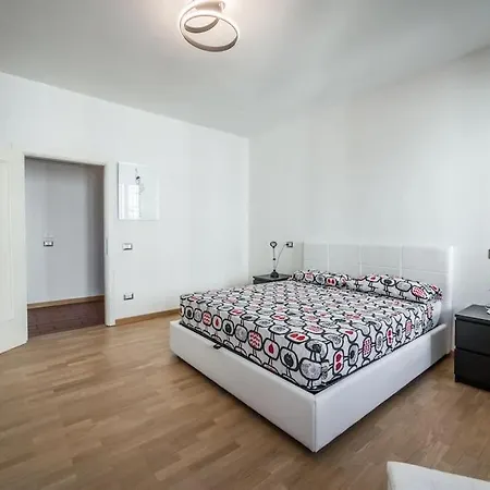 Near Ferrari's & Pavarotti's House Appartement