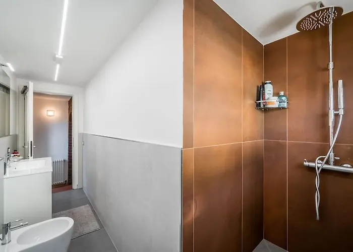 Near Ferrari's & Pavarotti's House شقة