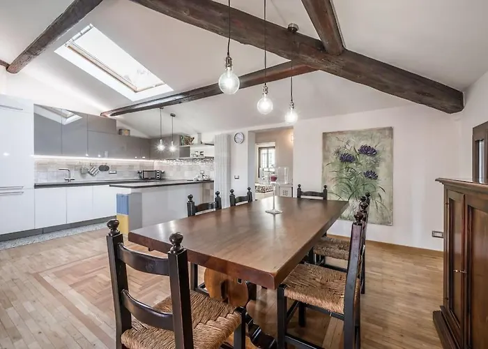 Near Ferrari's & Pavarotti's House شقة